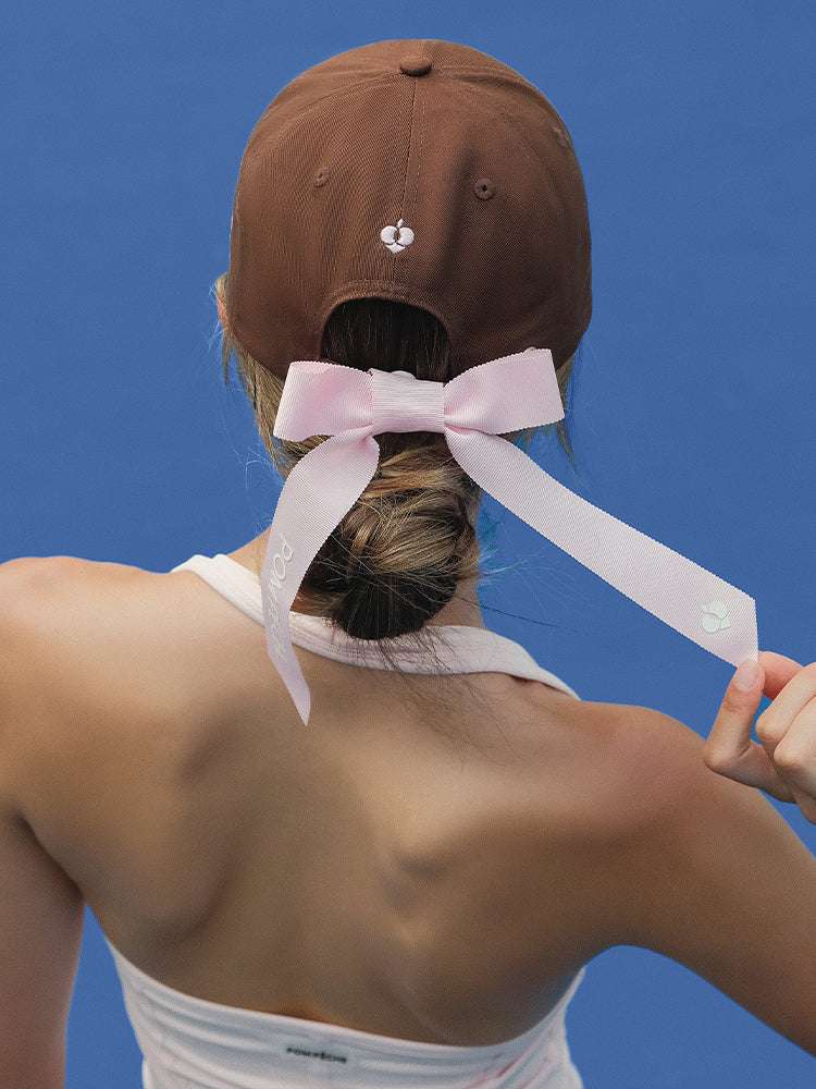 Brown tennis baseball cap with embroidered Pom Pêche logo and detachable ribbon.