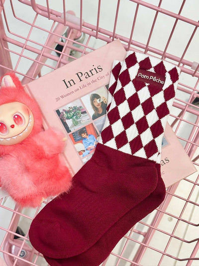 Red mid-crew socks with checkered pattern and Pom Pêche logo.