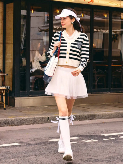 Model walking the street in casual outfit. 
