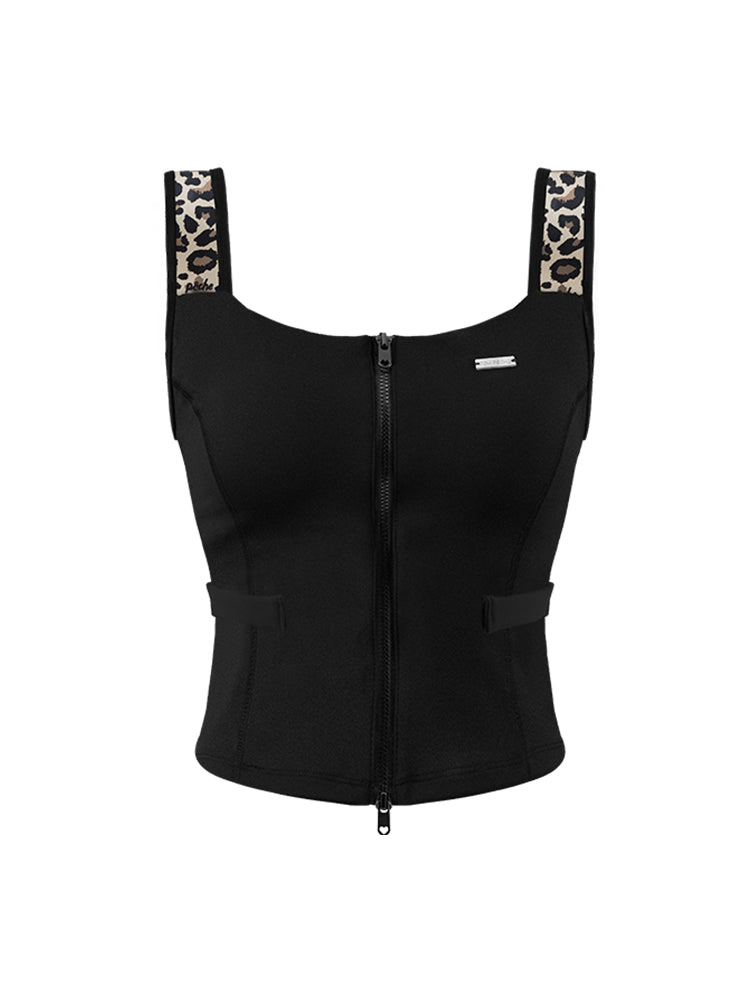 Leopard print sports tank with contrast straps and a zip front. Fitted, chic, and perfect for elevating your tennis practice look.
