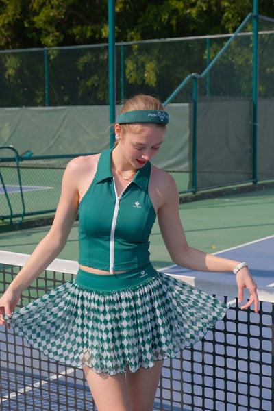 Woman in green tennis outfit on a tennis court