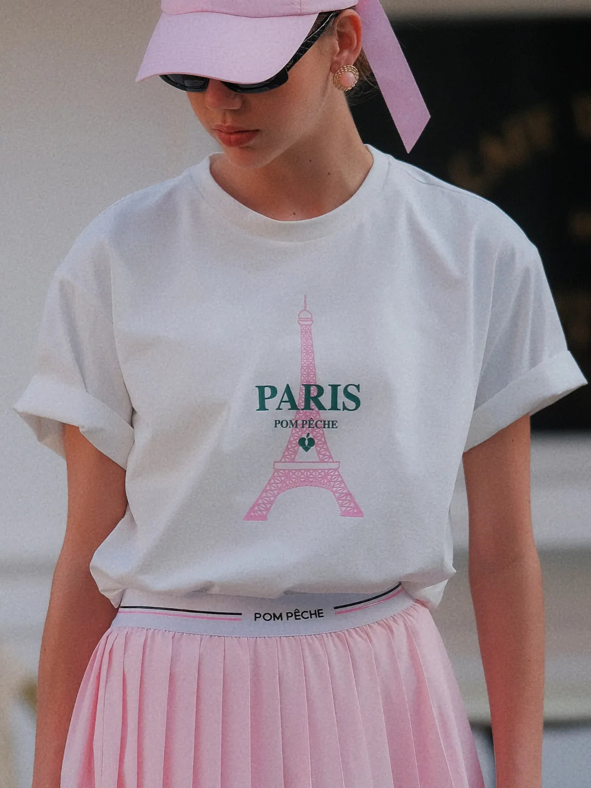 Yazmin la Eiffel-Turo Longlonga Blanka Ĉemizo