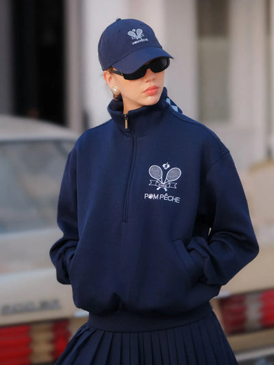 Person wearing a navy blue hoodie and cap with 'Pompeche' branding.