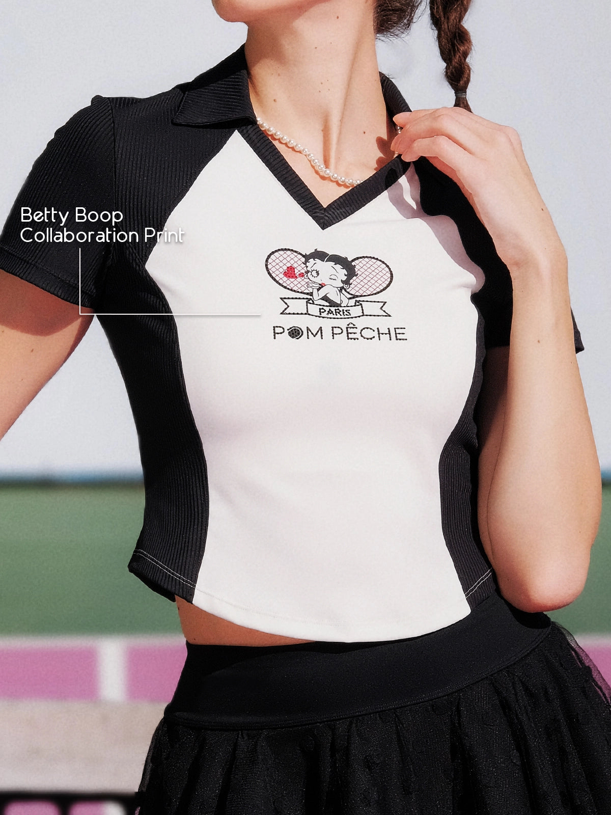 Betty Boop™ Collaboration Print Tennis Top – V-Neck Polo Collar Women's Activewear, Pom Pêche
