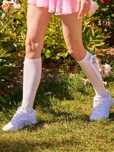Side view of knee-high bow socks with 35cm length and stay-up design