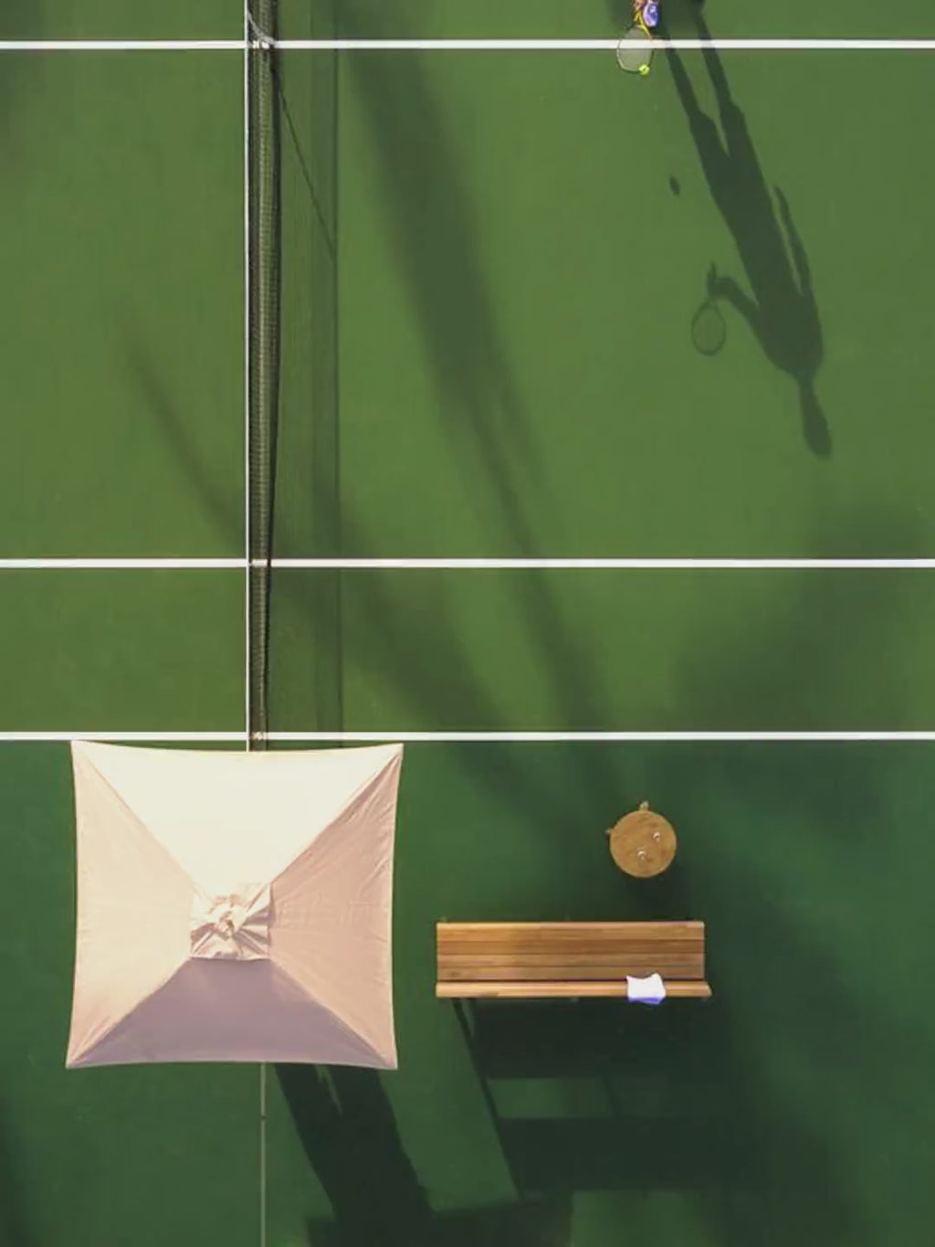 Models on the tennis court 